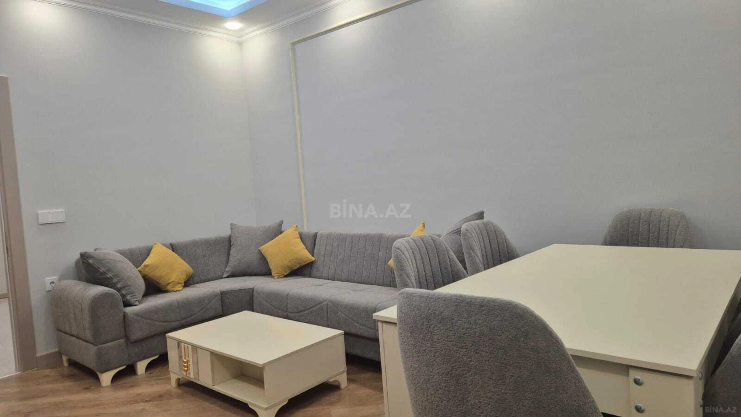 Kirayə verilir 2 otaqlı mənzil 95 m²