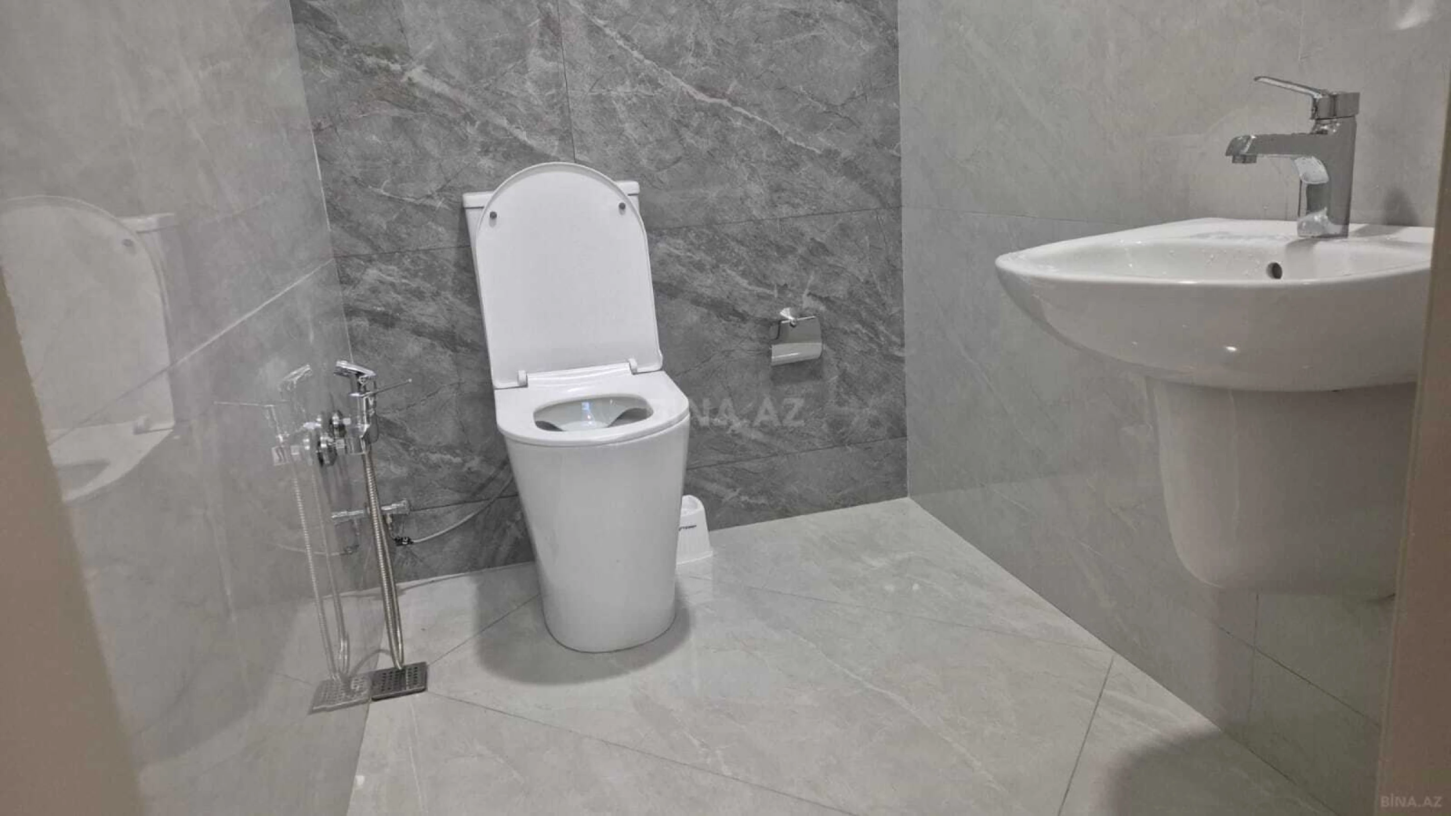 Kirayə verilir 2 otaqlı mənzil 95 m²
