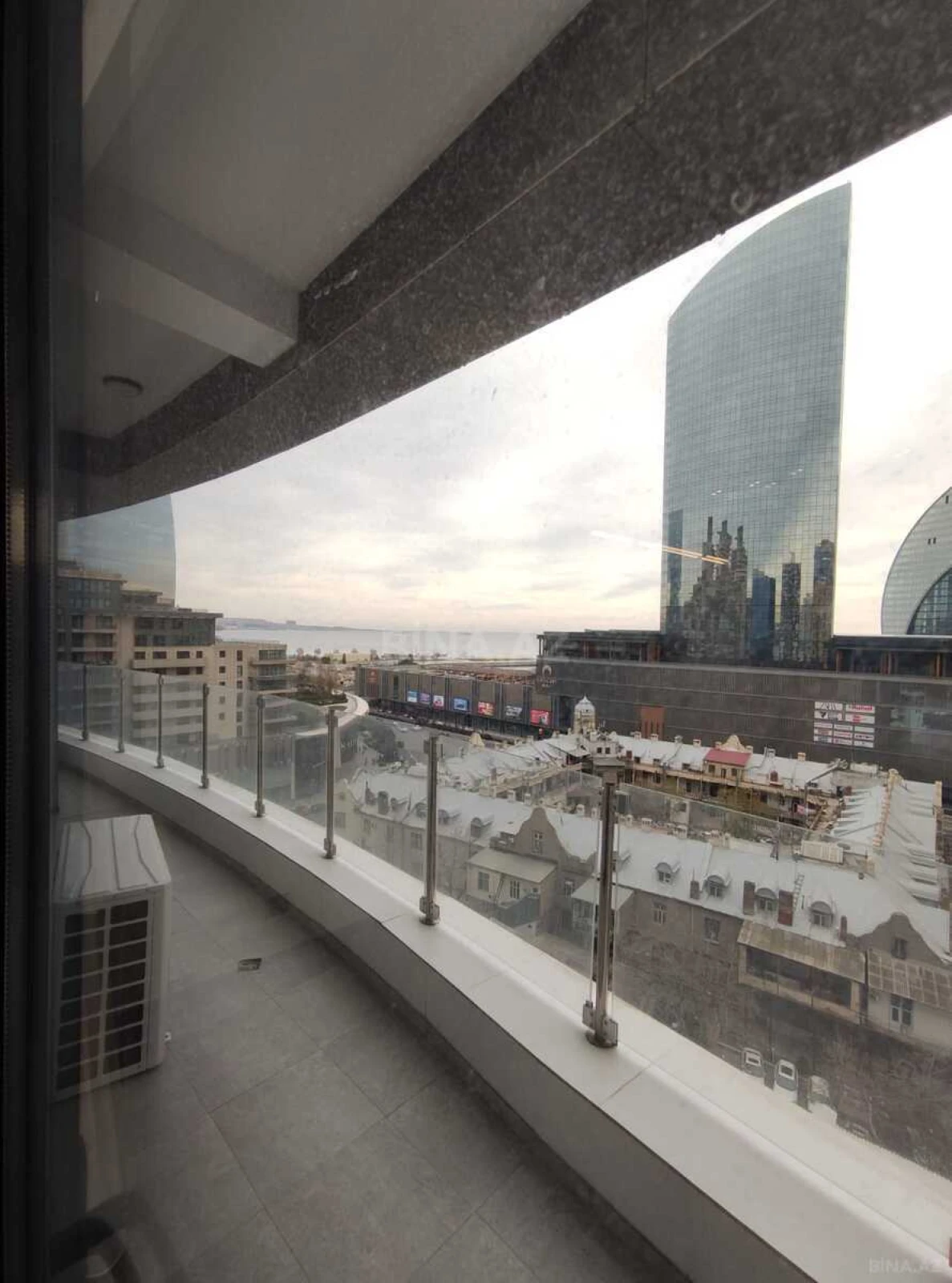 Satılır 2 otaqlı mənzil 92.2 m²