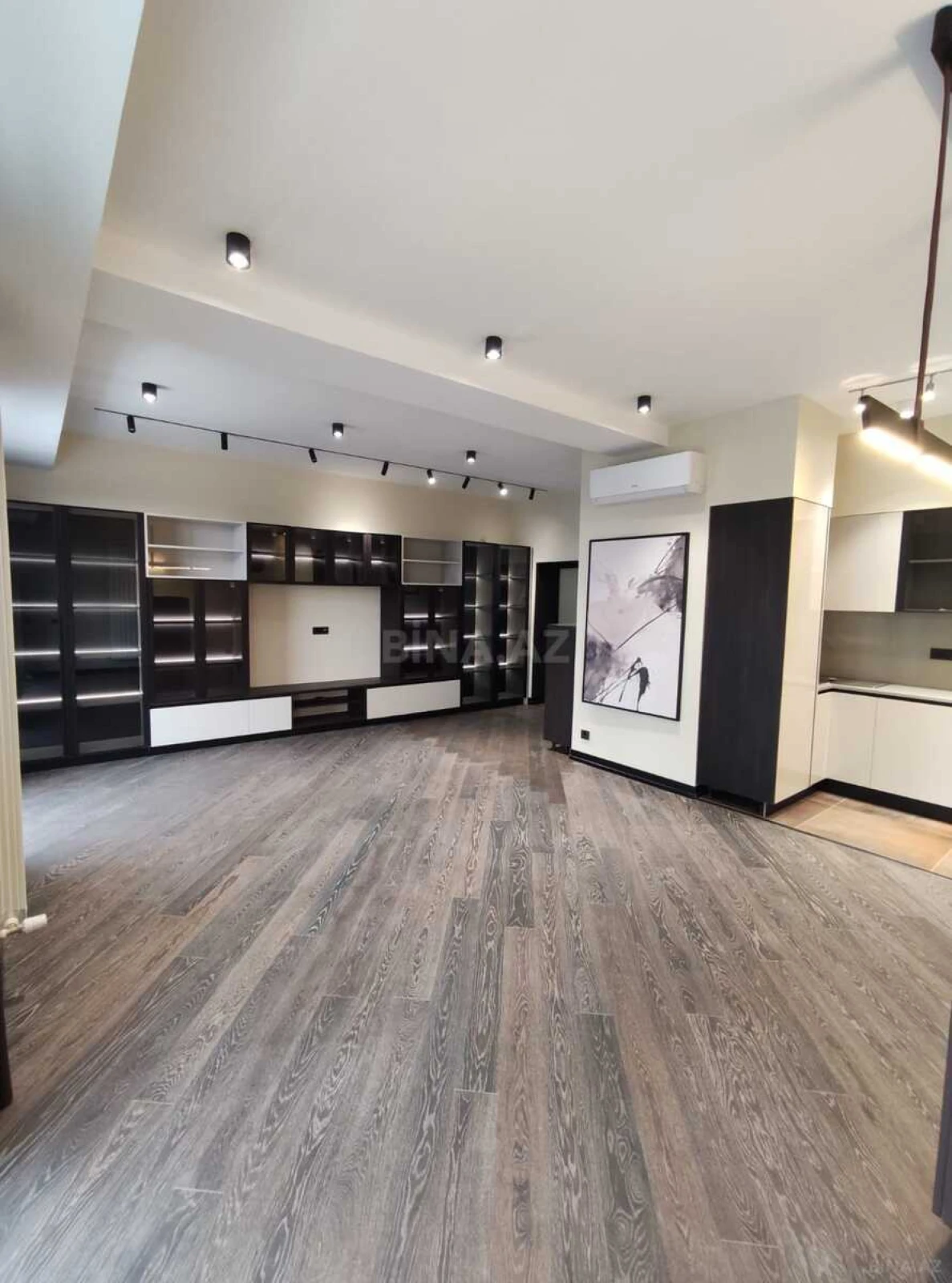 Satılır 2 otaqlı mənzil 92.2 m²