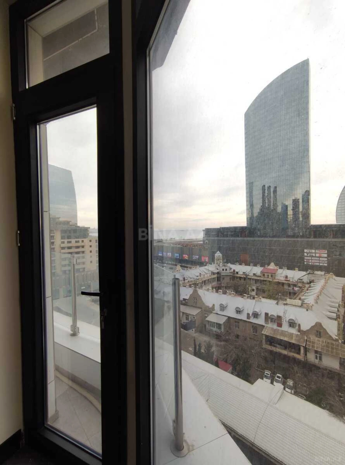 Satılır 2 otaqlı mənzil 92.2 m²