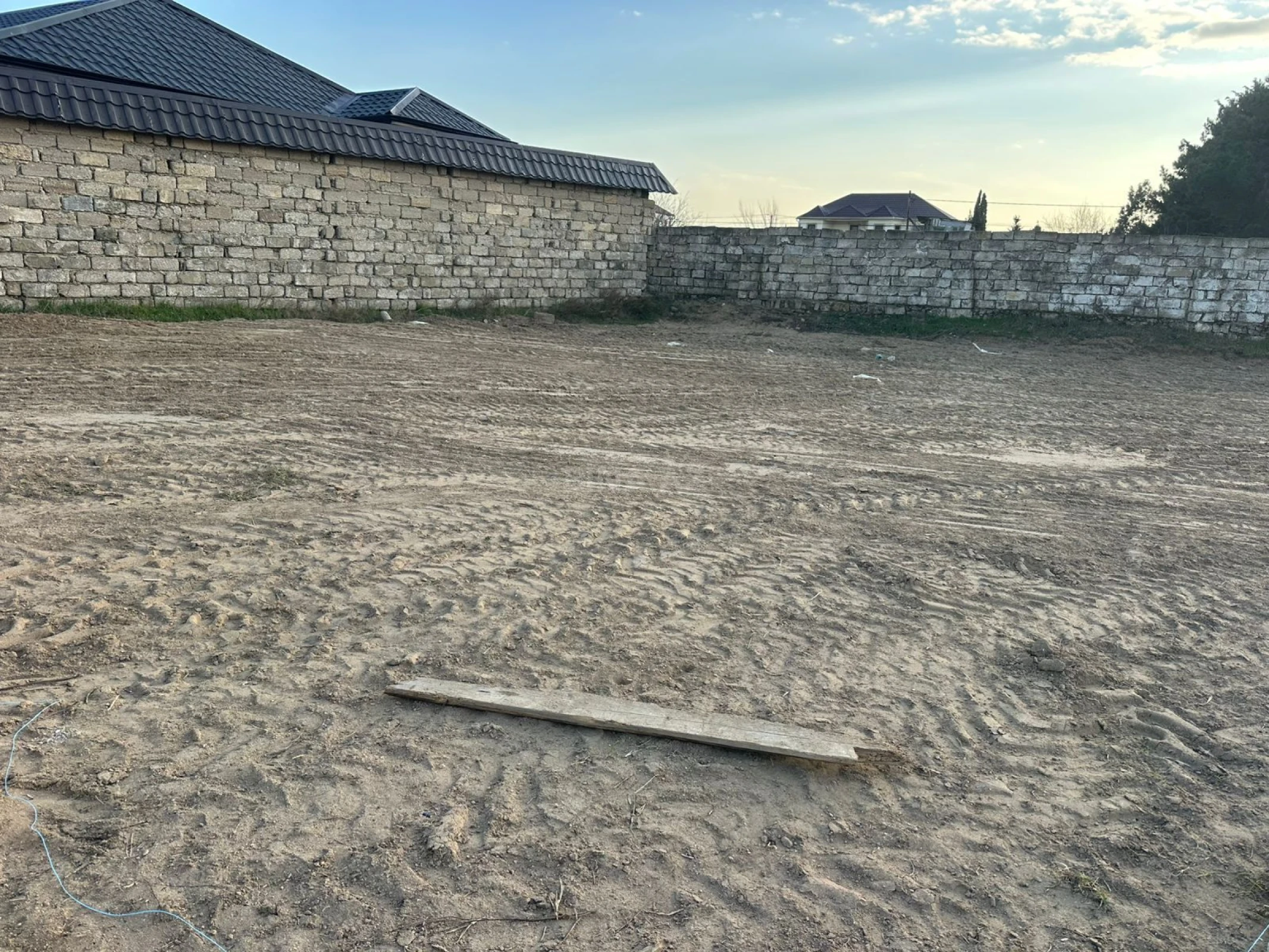 Satılır torpaq sahəsi 2 m²