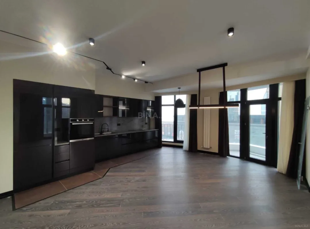 Satılır 3 otaqlı mənzil 134.5 m²