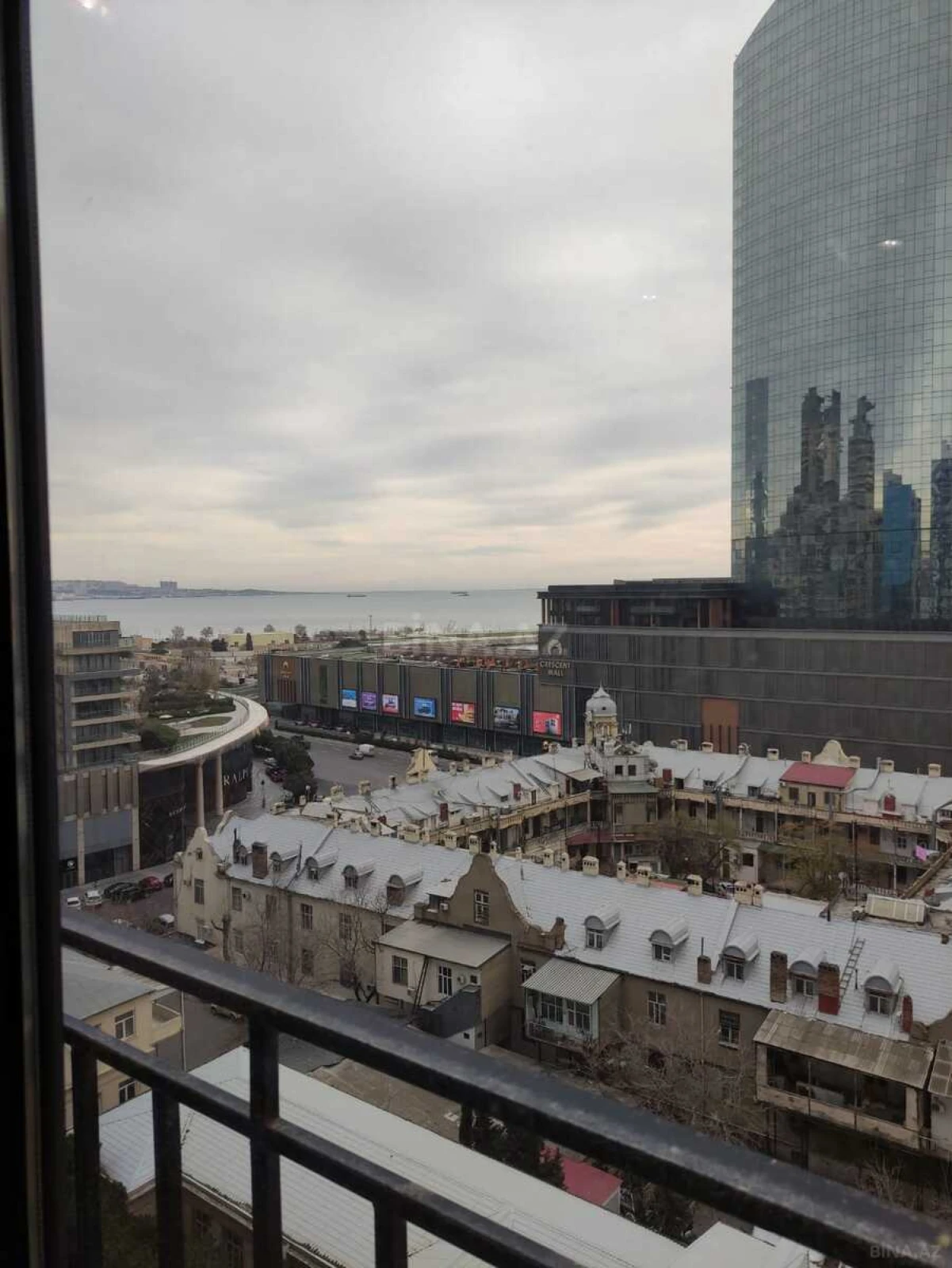 Satılır 3 otaqlı mənzil 134.5 m²