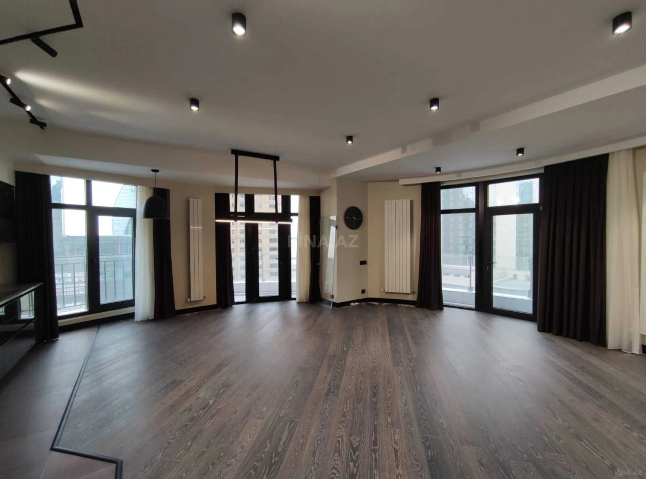 Satılır 3 otaqlı mənzil 134.5 m²
