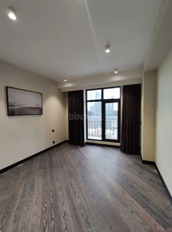 Satılır 3 otaqlı mənzil 134.5 m²