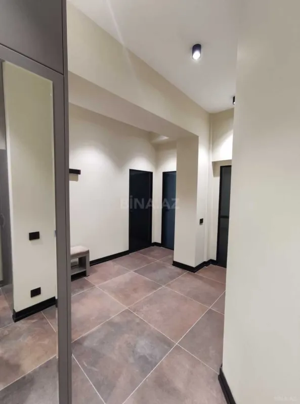 Satılır 3 otaqlı mənzil 134.5 m²