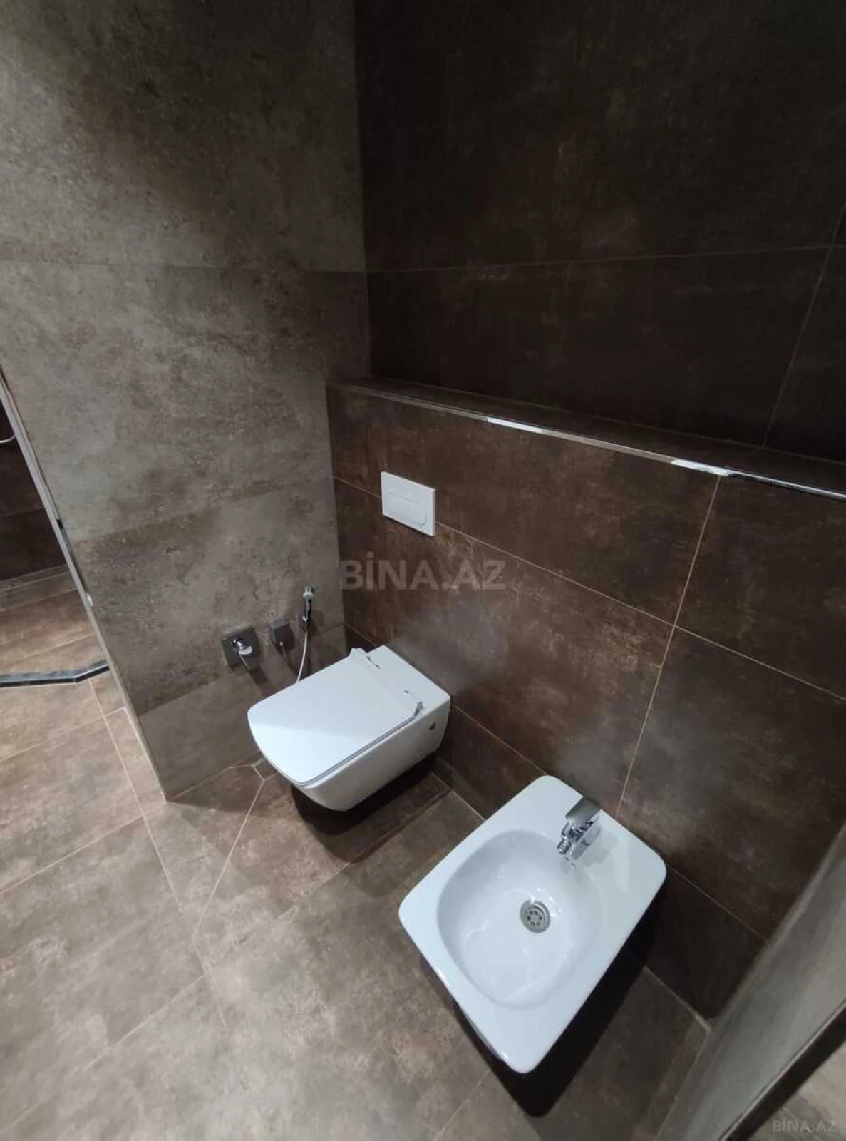 Satılır 3 otaqlı mənzil 134.5 m²