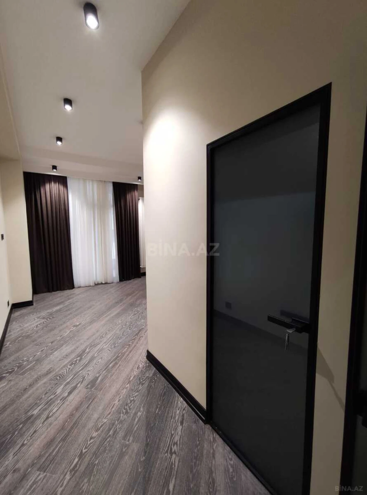 Satılır 3 otaqlı mənzil 134.5 m²