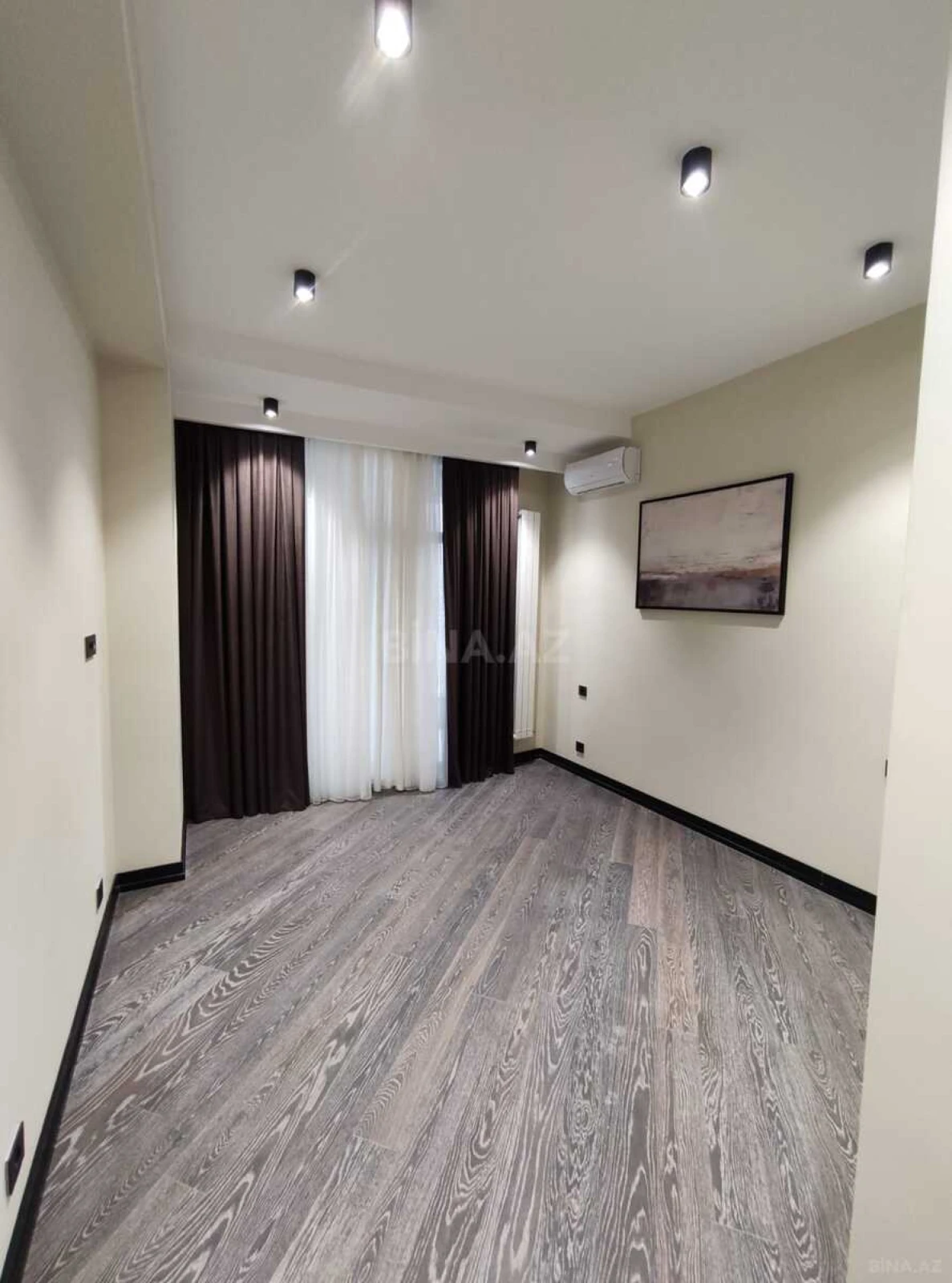 Satılır 3 otaqlı mənzil 134.5 m²