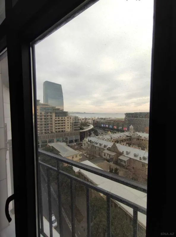 Satılır 3 otaqlı mənzil 134.5 m²