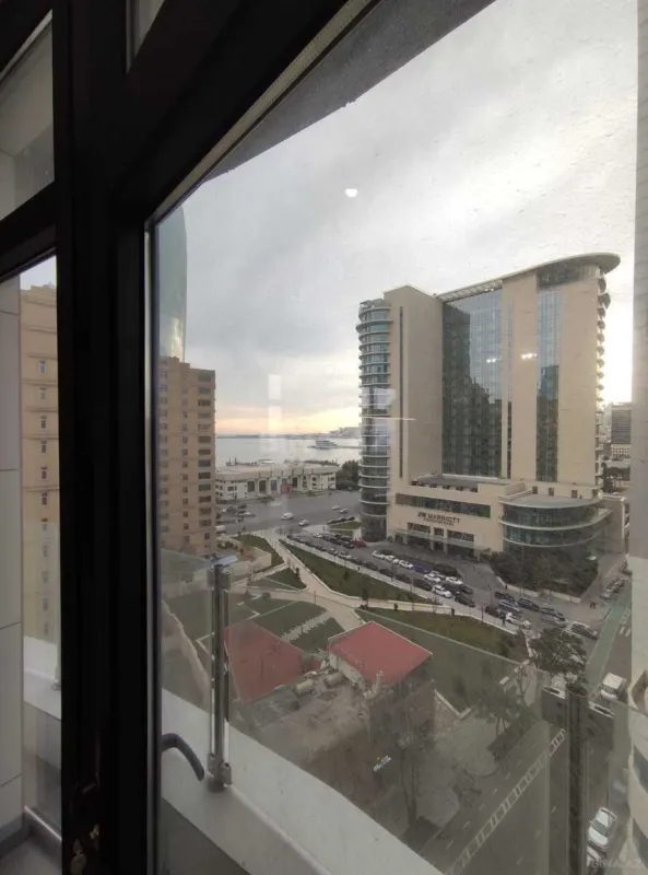 Satılır 3 otaqlı mənzil 134.5 m²