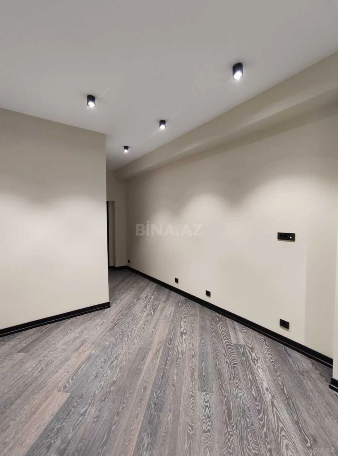Satılır 3 otaqlı mənzil 134.5 m²