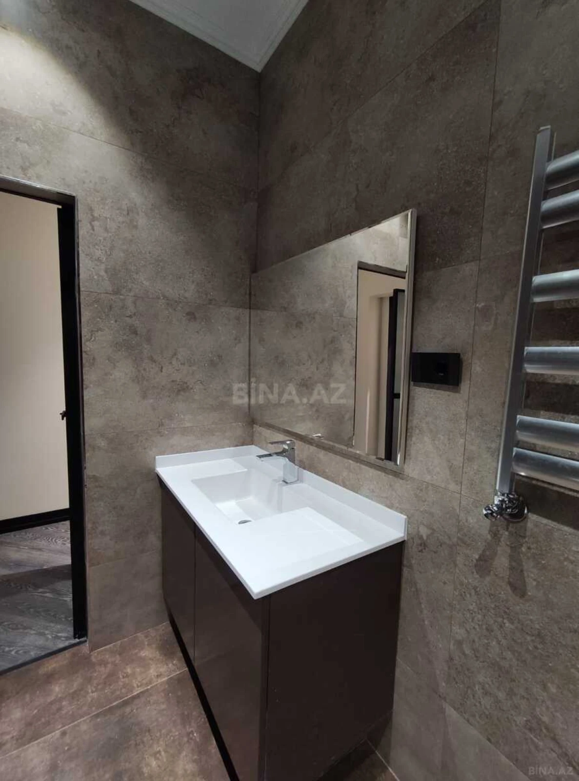 Satılır 3 otaqlı mənzil 134.5 m²