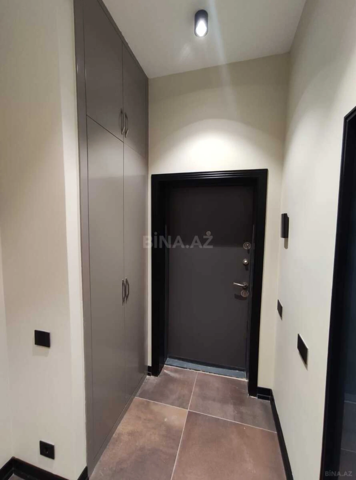 Satılır 3 otaqlı mənzil 134.5 m²