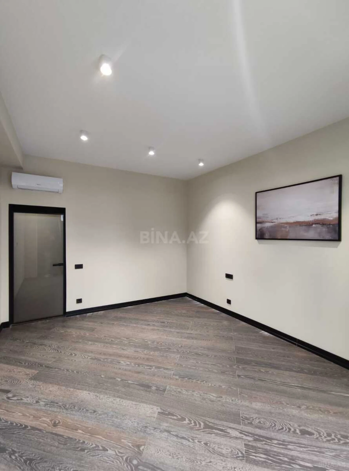 Satılır 3 otaqlı mənzil 134.5 m²