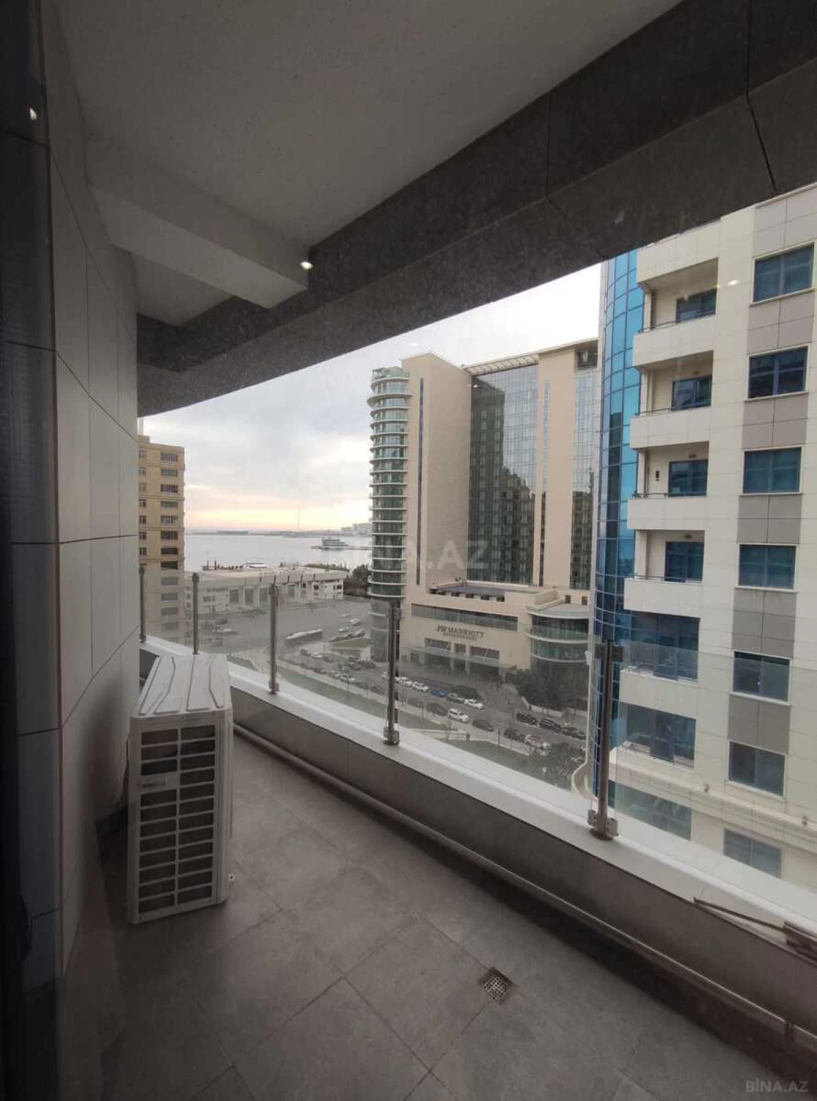 Satılır 3 otaqlı mənzil 134.5 m²