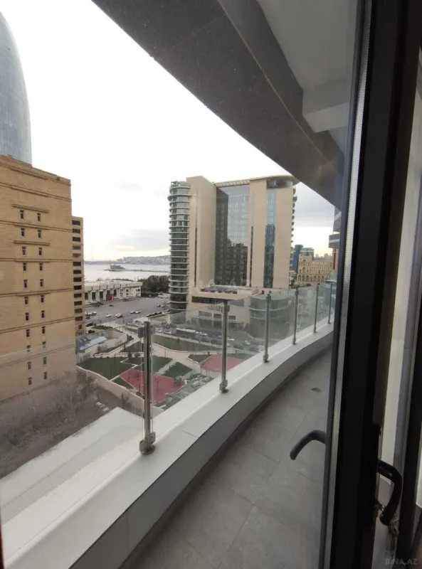 Satılır 2 otaqlı mənzil 81.4 m²