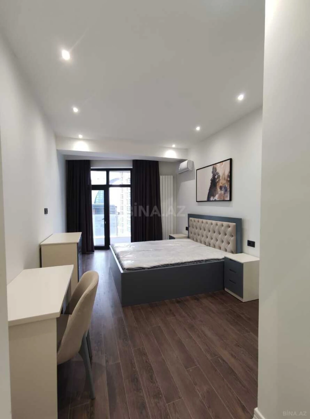 Satılır 2 otaqlı mənzil 81.4 m²