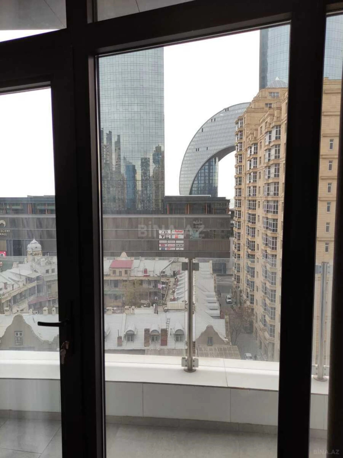 Satılır 2 otaqlı mənzil 81.4 m²