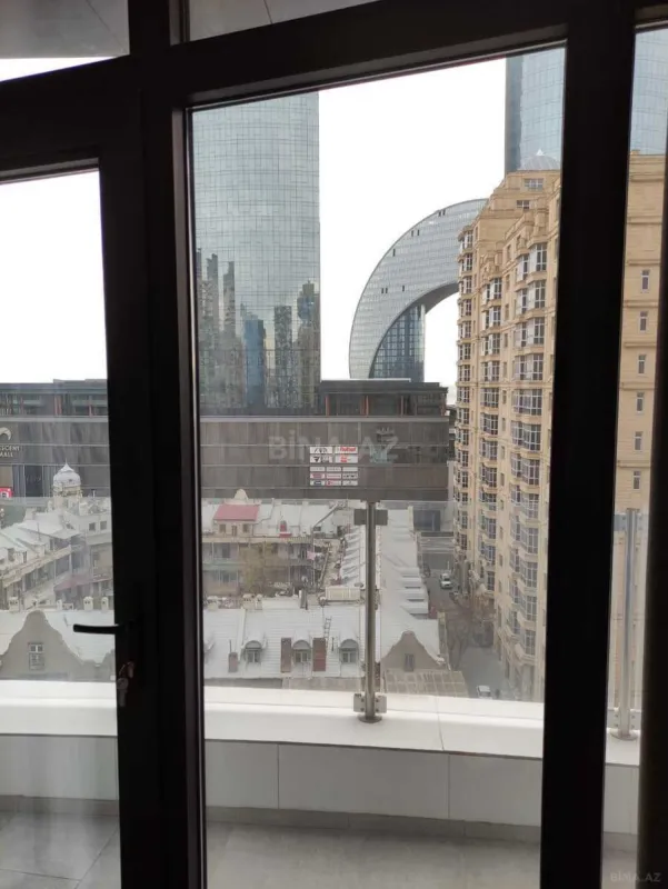 Satılır 2 otaqlı mənzil 81.4 m²