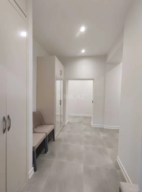 Satılır 2 otaqlı mənzil 81.4 m²