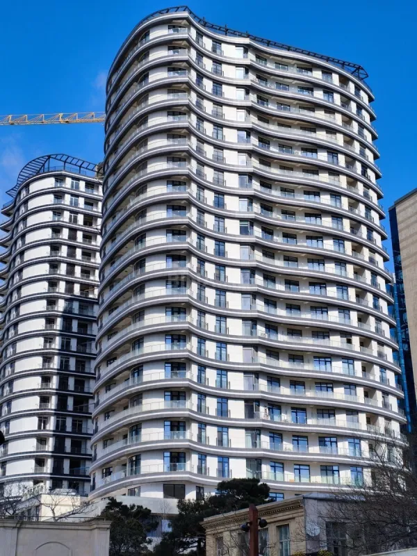 Satılır 2 otaqlı mənzil 81.4 m²