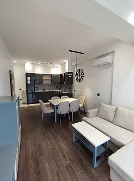Satılır 2 otaqlı mənzil 81.4 m²