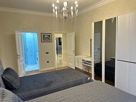 Kirayə verilir 3 otaqlı mənzil 175 m²