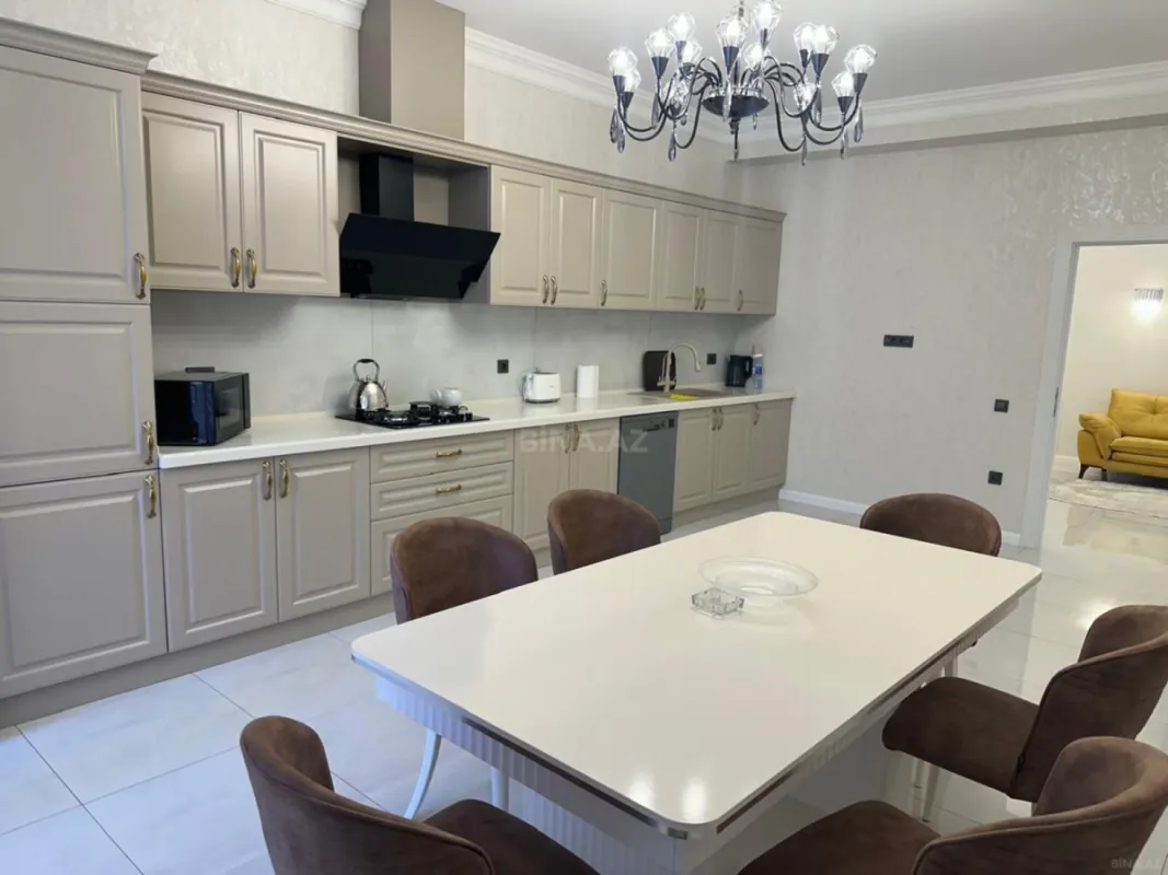 Kirayə verilir 3 otaqlı mənzil 175 m²