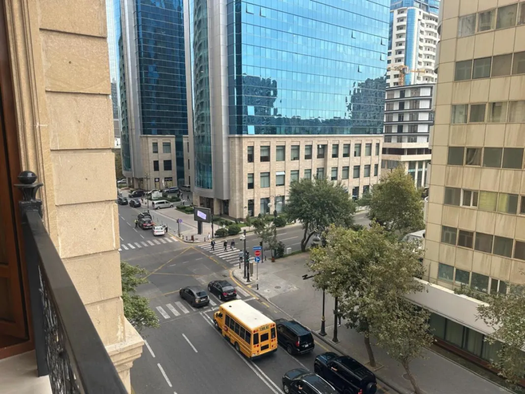 Kirayə verilir 3 otaqlı mənzil 175 m²