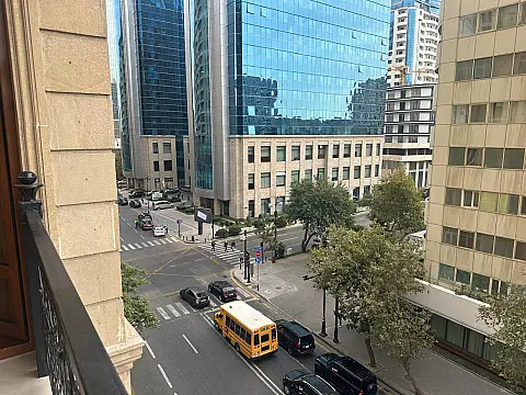 Kirayə verilir 3 otaqlı mənzil 175 m²