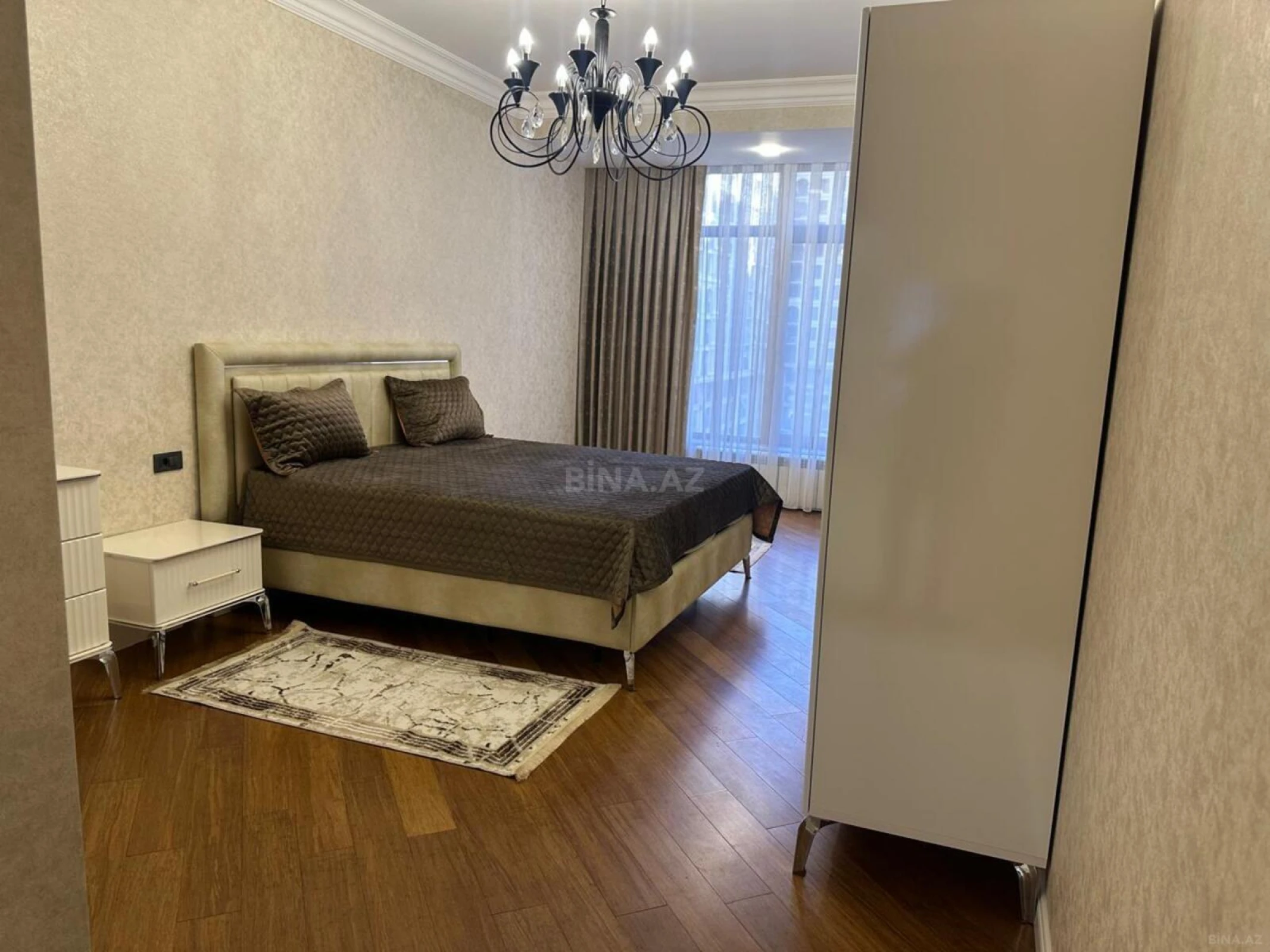Kirayə verilir 3 otaqlı mənzil 175 m²