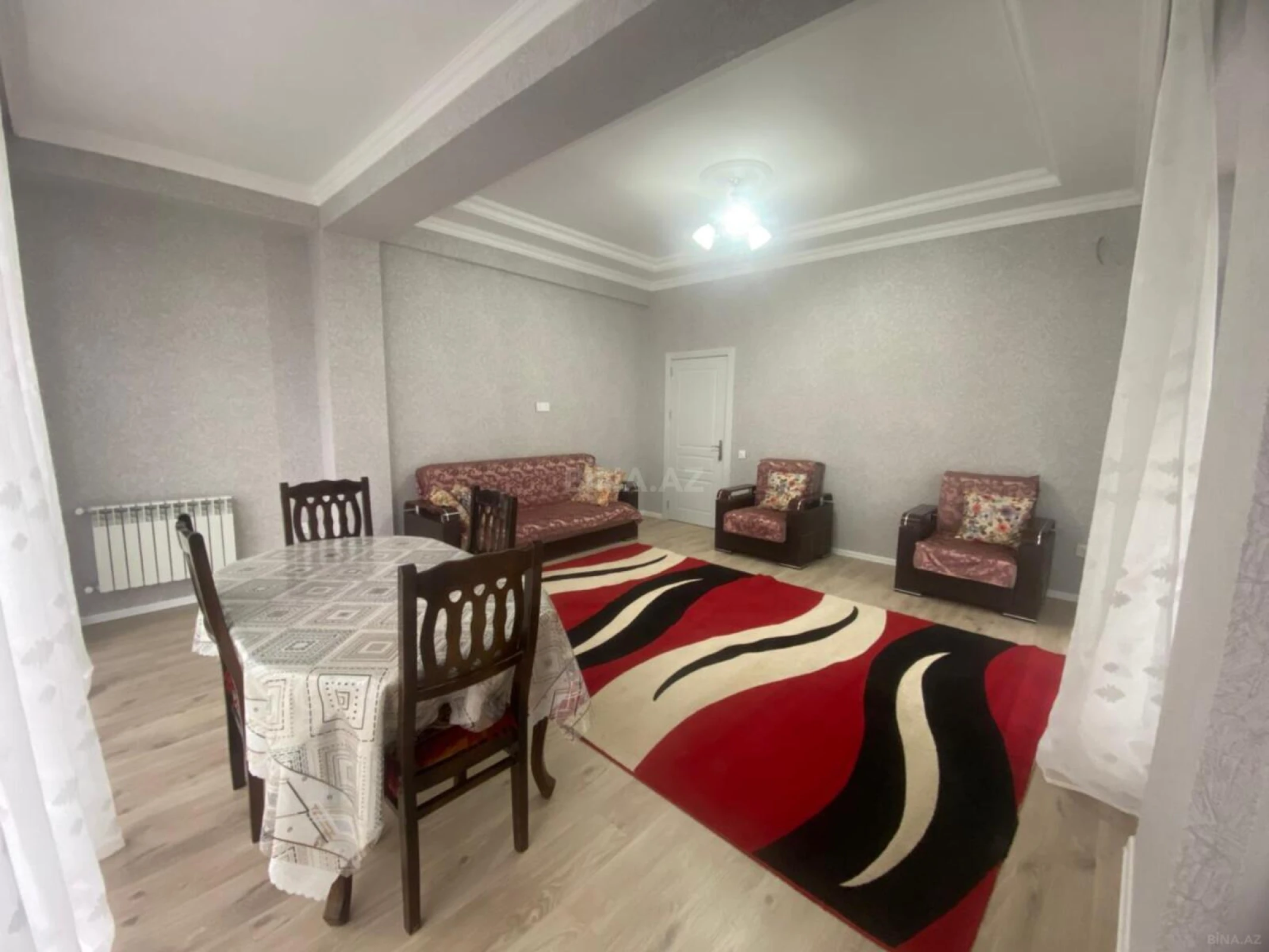 Kirayə verilir 2 otaqlı mənzil 95 m²