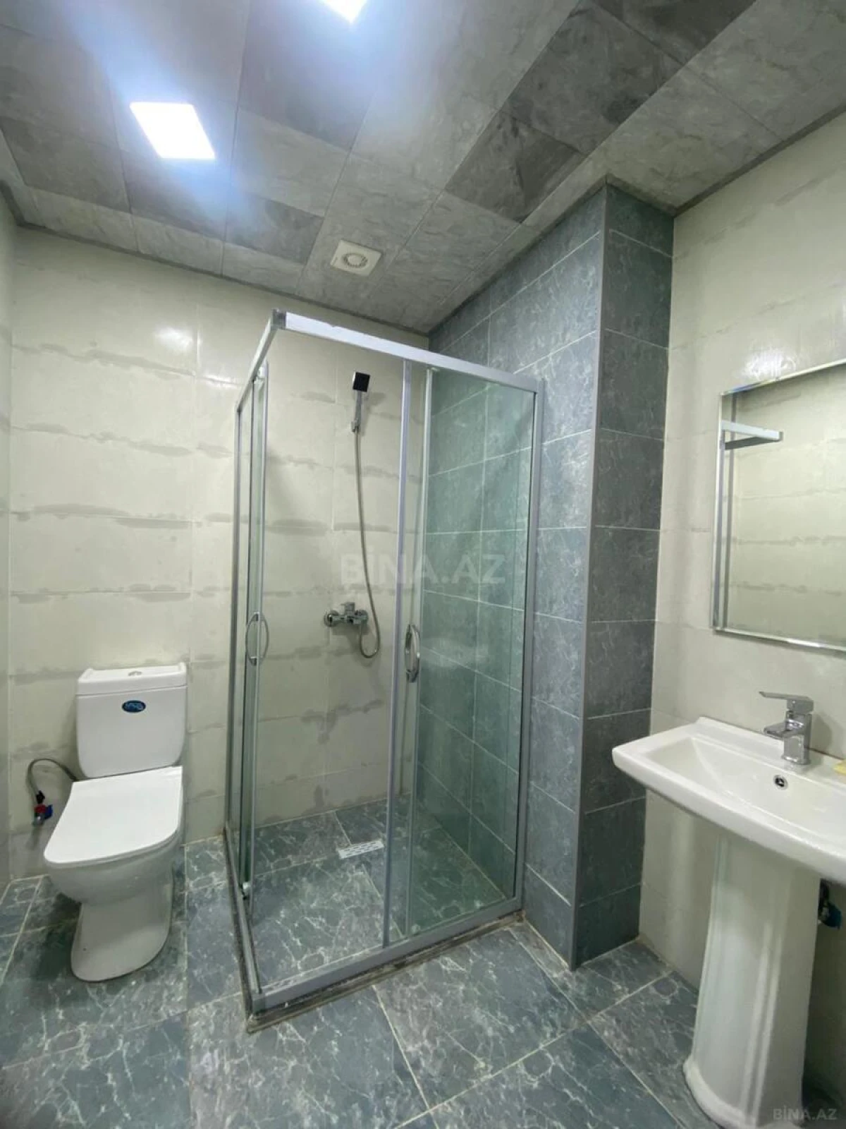 Kirayə verilir 2 otaqlı mənzil 95 m²