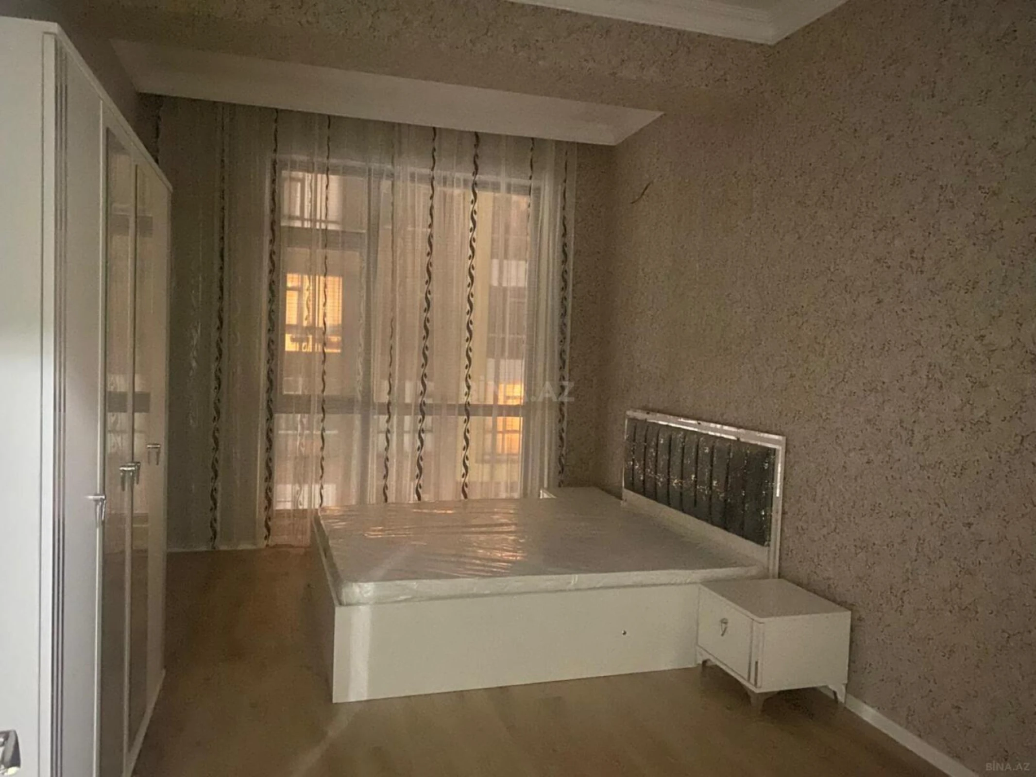 Kirayə verilir 2 otaqlı mənzil 95 m²