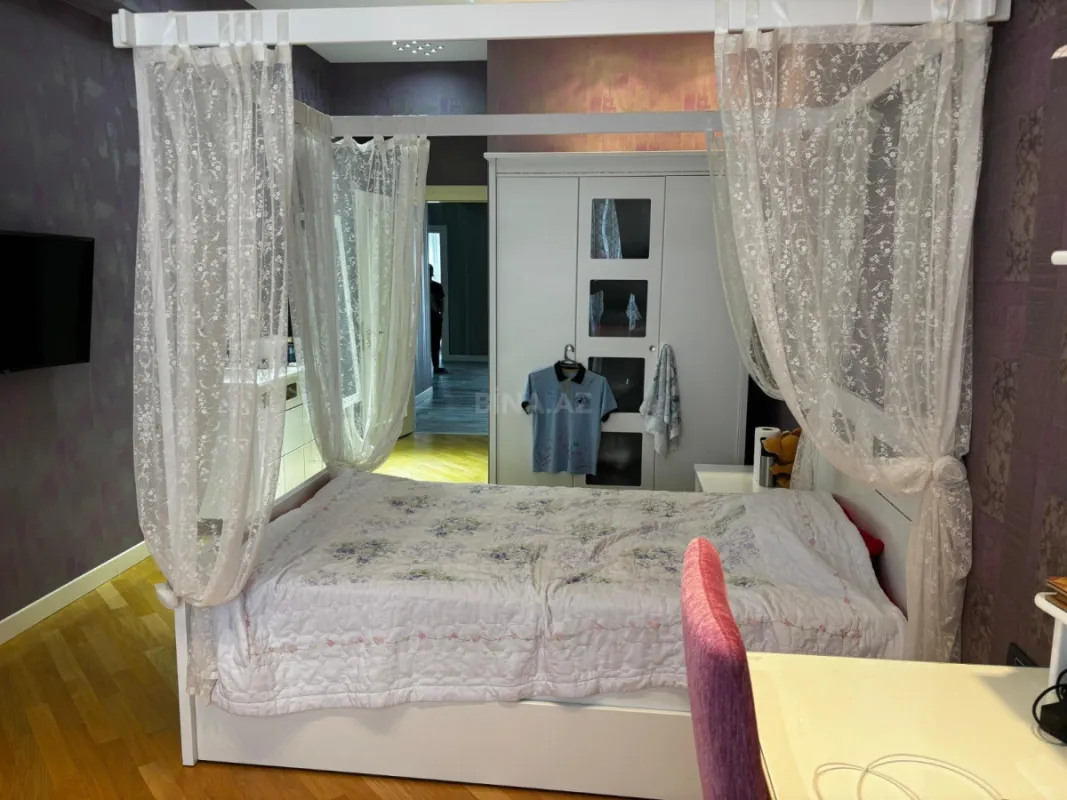 Kirayə verilir 4 otaqlı mənzil 166 m²