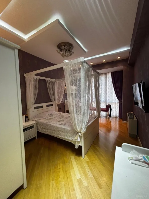 Kirayə verilir 4 otaqlı mənzil 166 m²