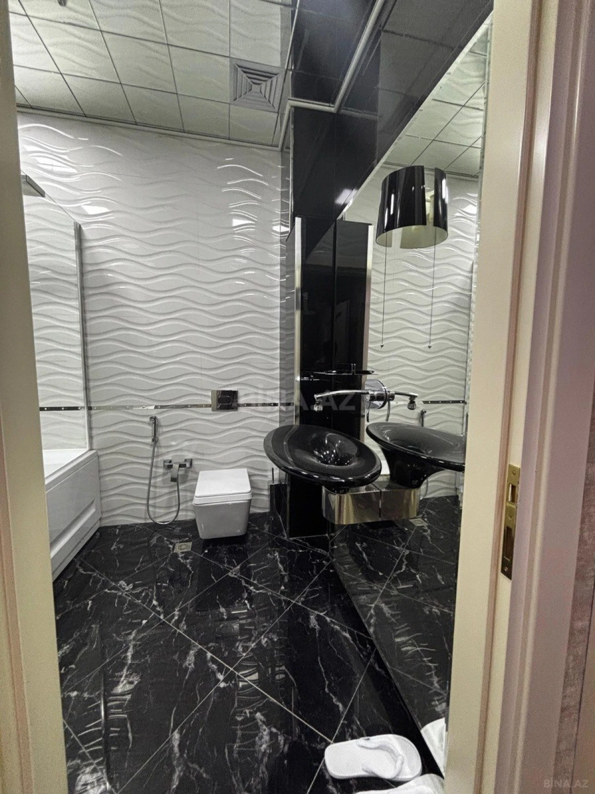 Kirayə verilir 4 otaqlı mənzil 166 m²