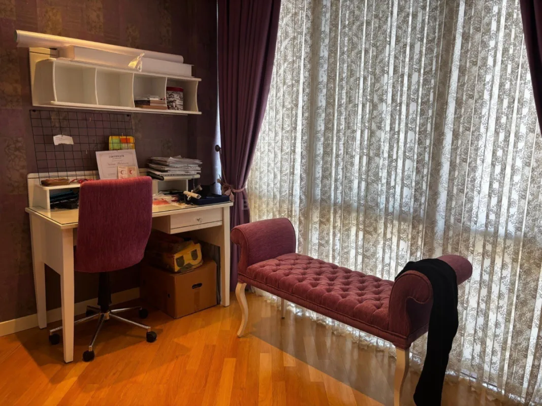 Kirayə verilir 4 otaqlı mənzil 166 m²