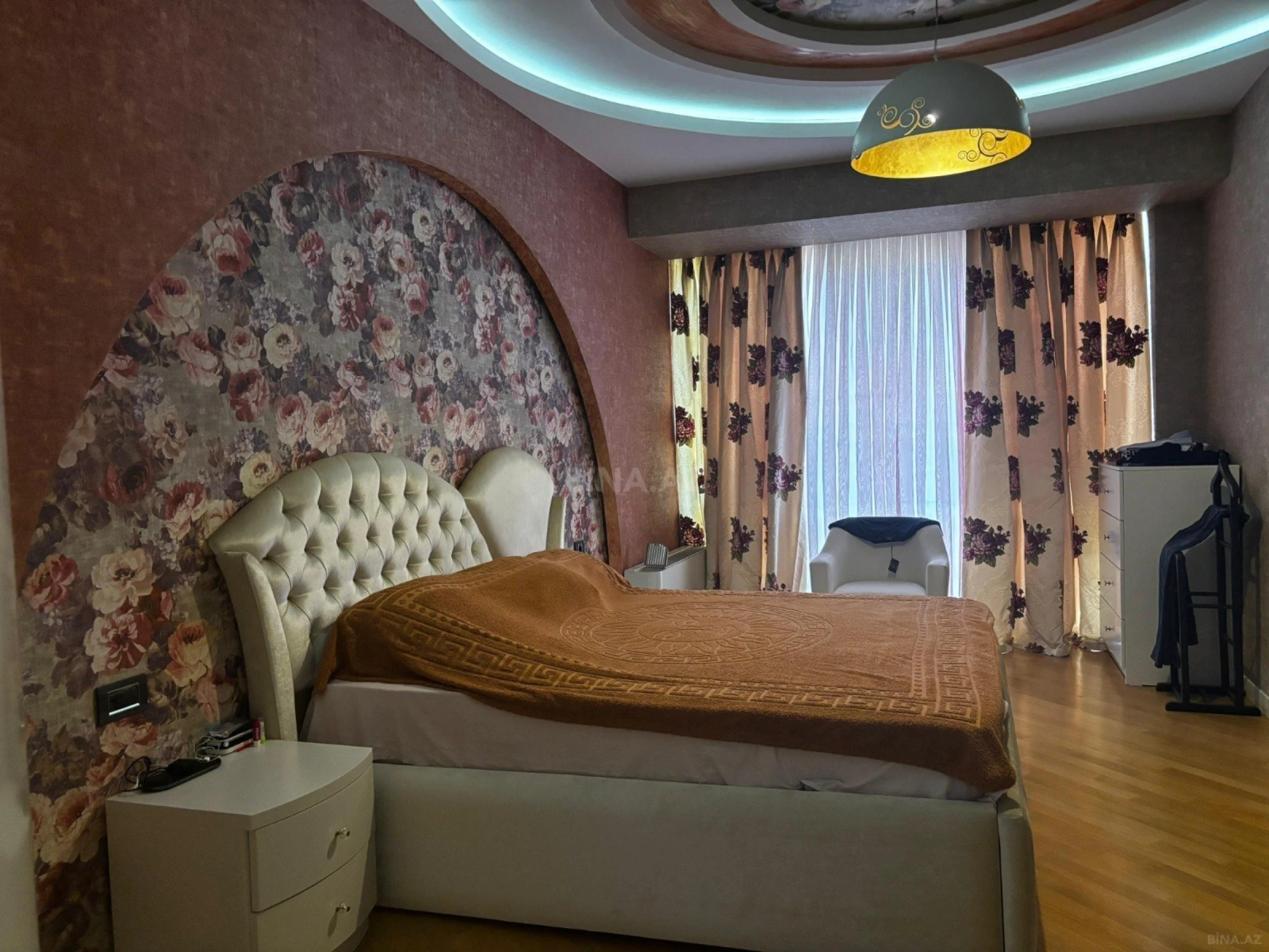 Kirayə verilir 4 otaqlı mənzil 166 m²