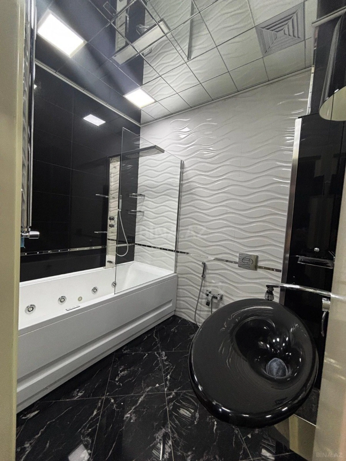 Kirayə verilir 4 otaqlı mənzil 166 m²