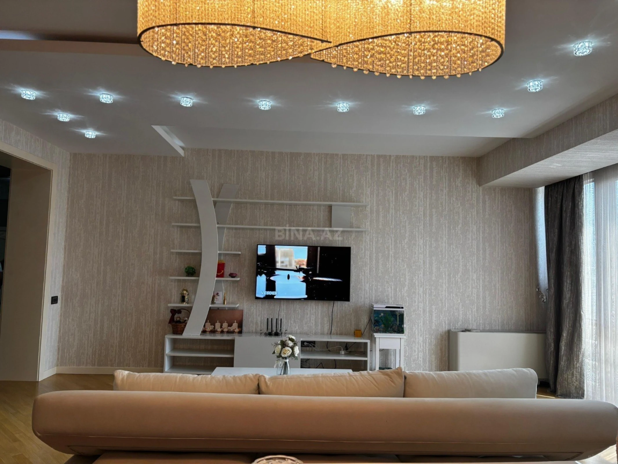Kirayə verilir 4 otaqlı mənzil 166 m²