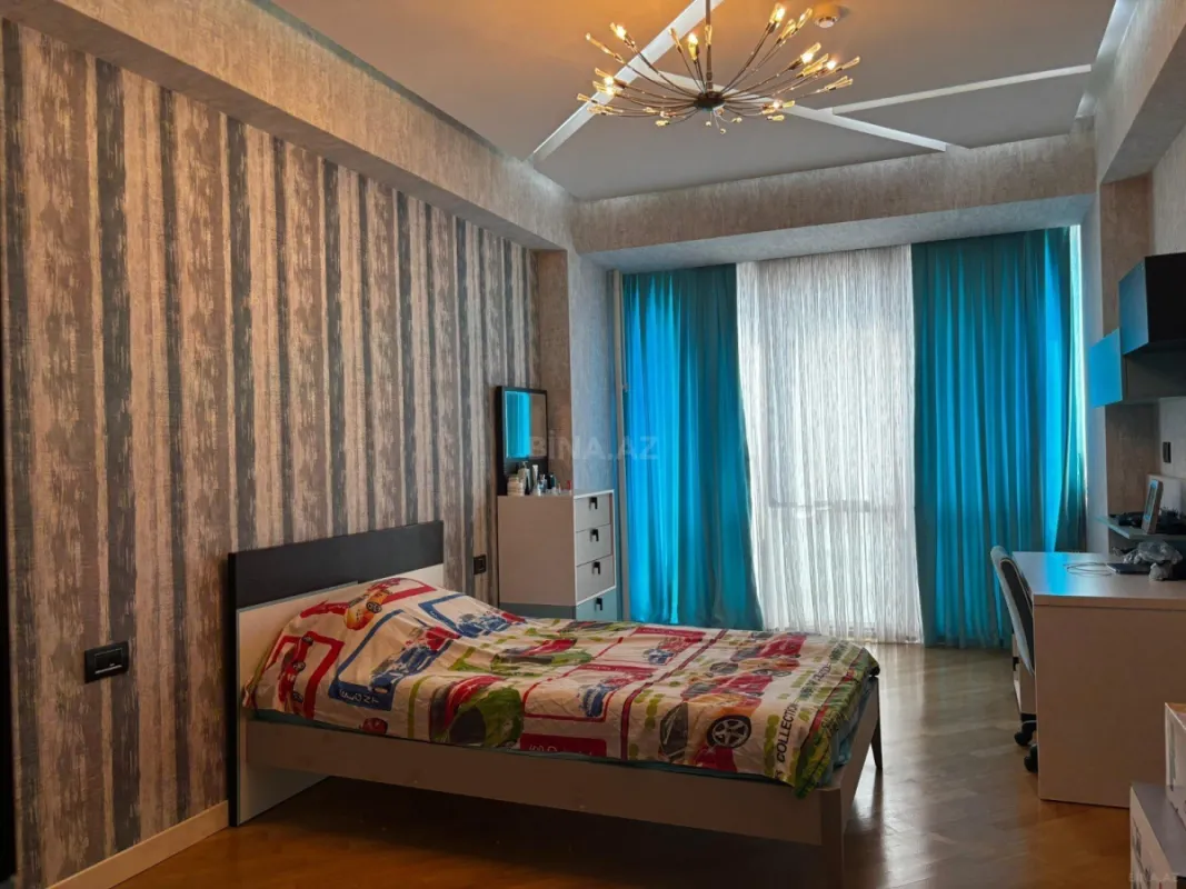 Kirayə verilir 4 otaqlı mənzil 166 m²