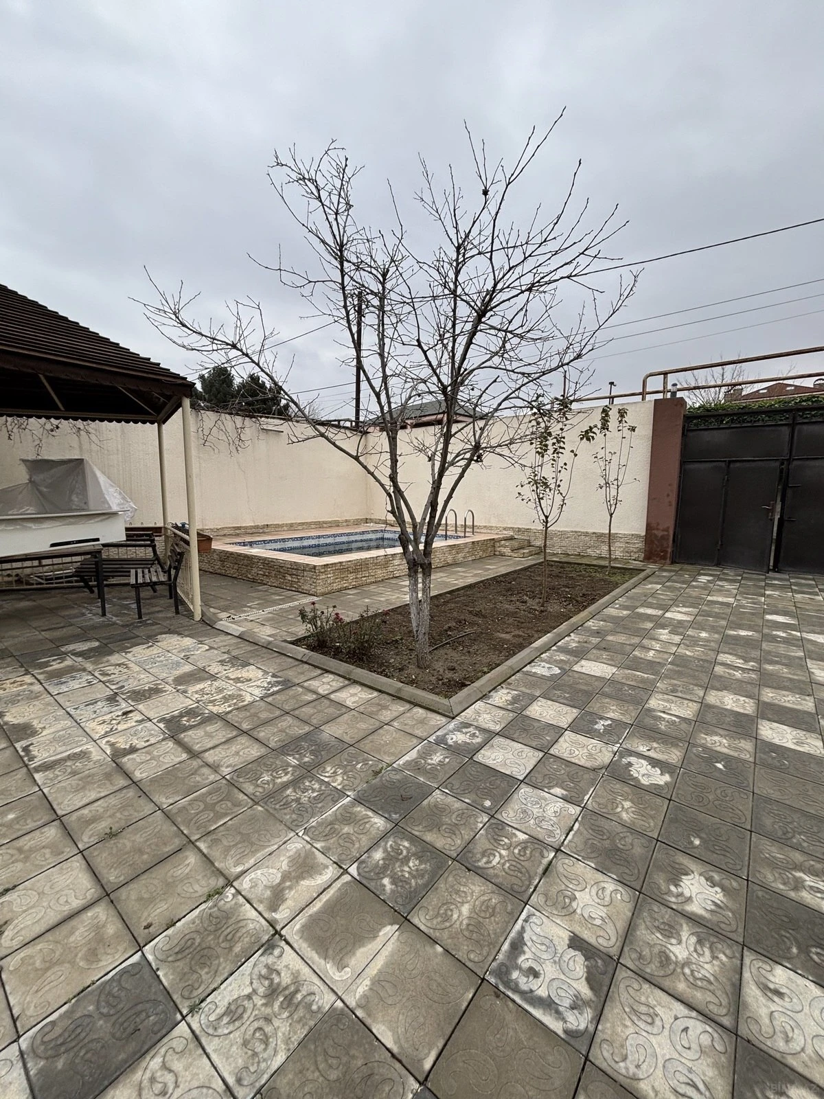 Satılır 5 otaqlı həyət evi 160 m²