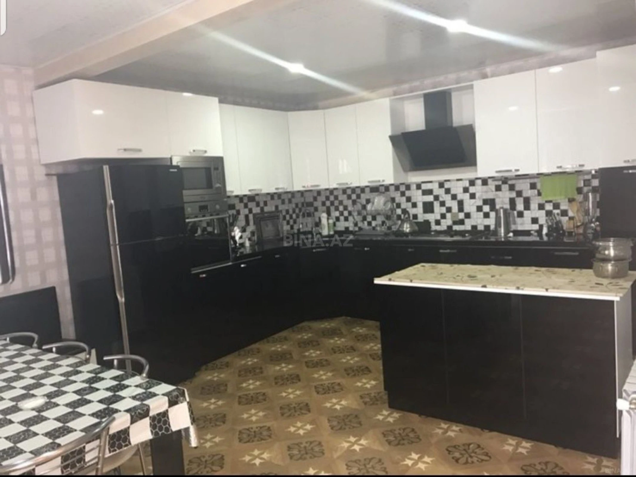 Satılır 5 otaqlı həyət evi 160 m²