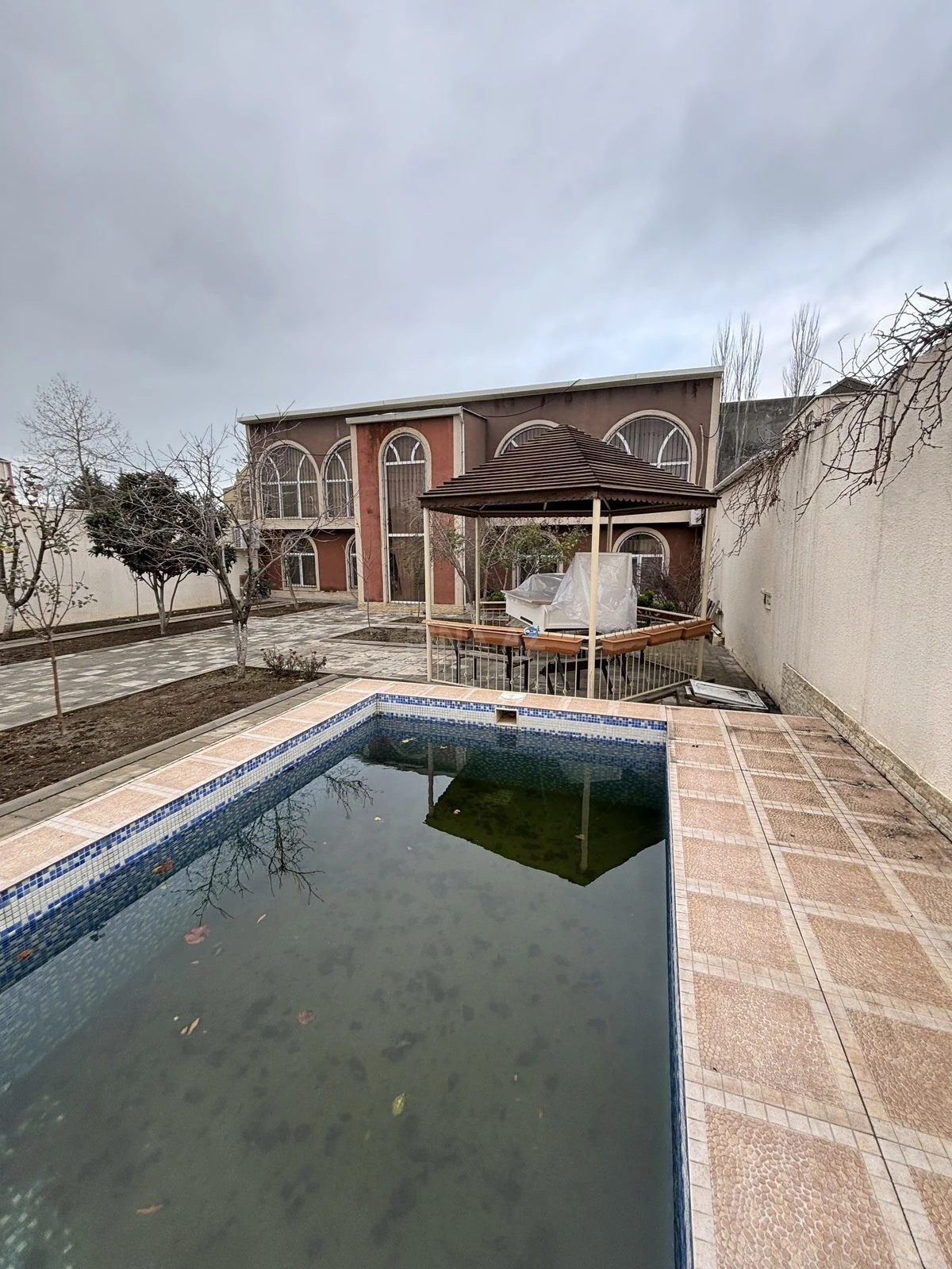 Satılır 5 otaqlı həyət evi 160 m²