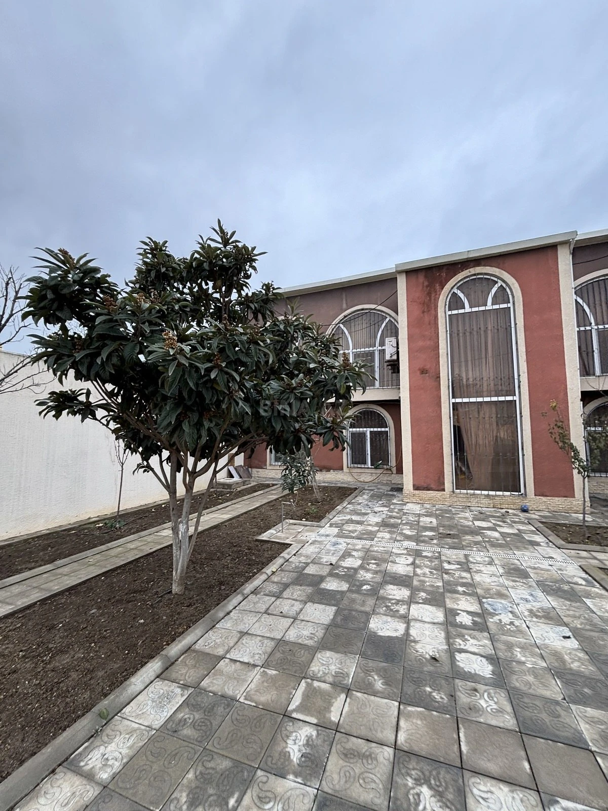 Satılır 5 otaqlı həyət evi 160 m²