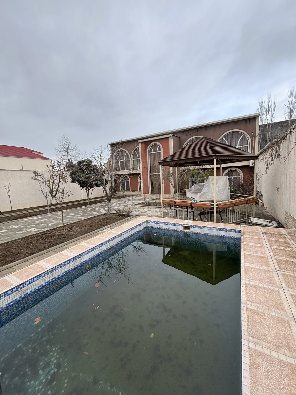 Satılır 5 otaqlı həyət evi 160 m²