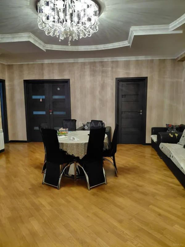 Satılır 5 otaqlı mənzil 138 m²